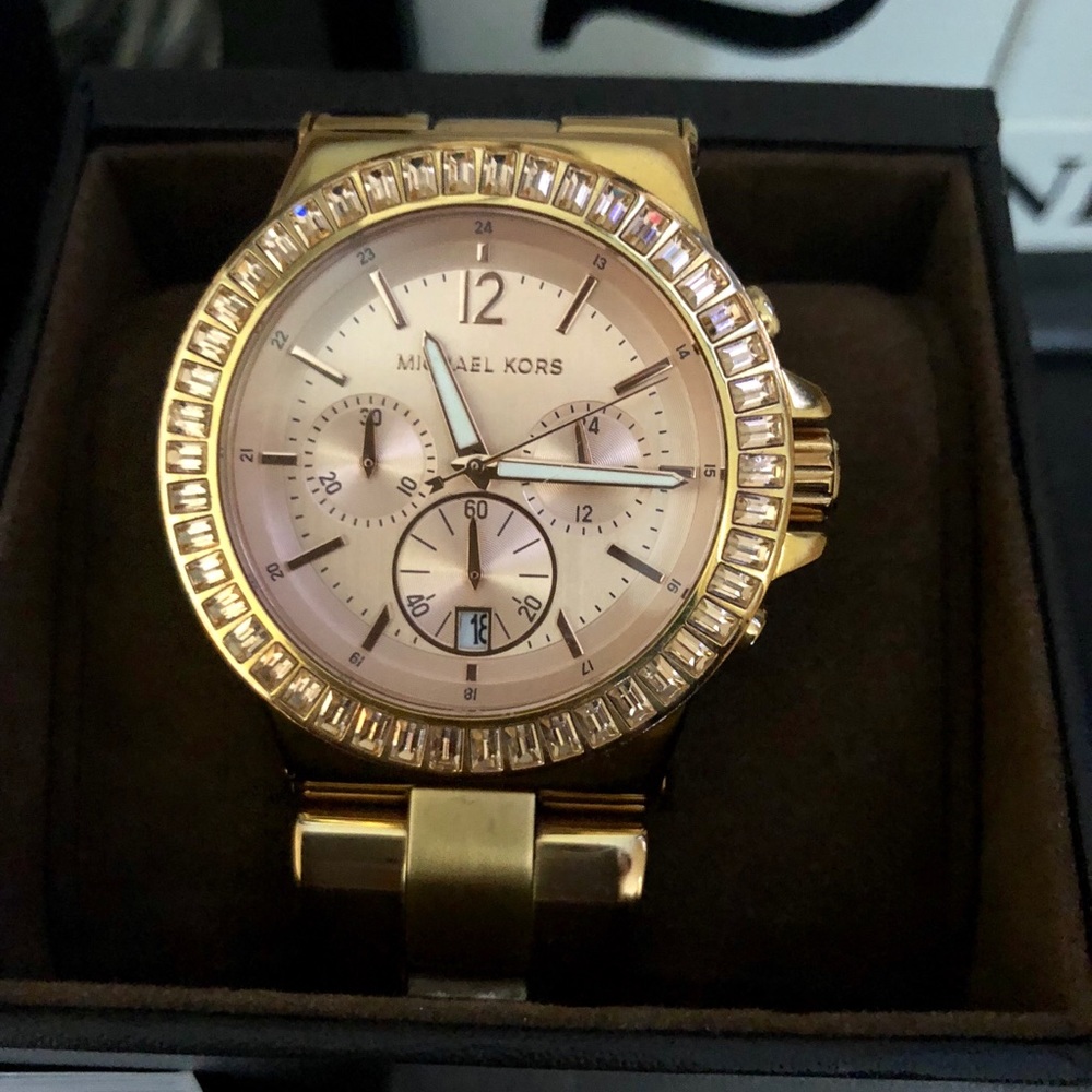 Beautiful rose gold Michael Kors! 💕 FLASH SALE ⚡️ - Picture 4 of 6